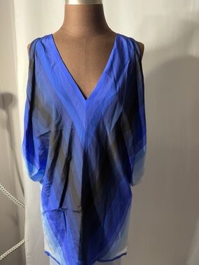 BCBGMaxAzria Blue & Black Chevron V-Neck Tunic size M